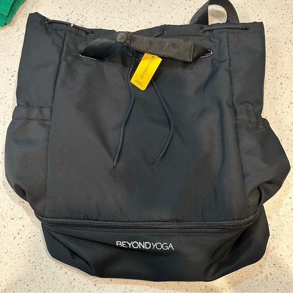 Beyond Yoga Black Convertible Gym Bag NWT - Picture 4 of 15